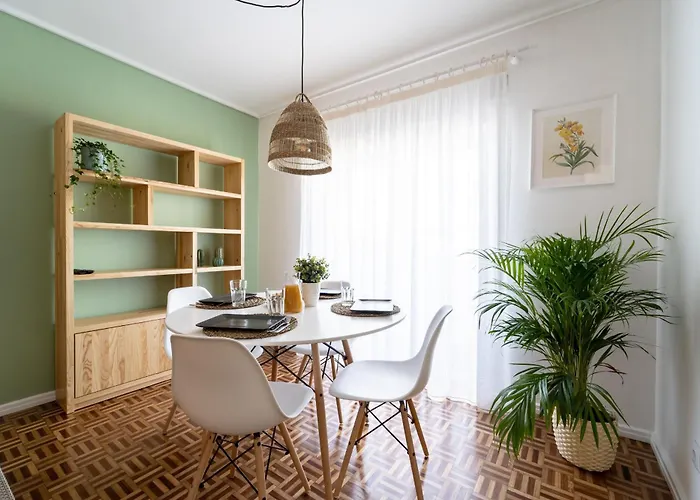 Lejlighed D. Pedro V - T3 Familiar No Centro Da - *